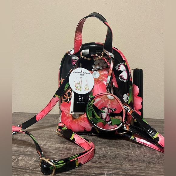 NWT 3 in 1 Convertible Mini Backpack Purse & Wallet - Picture 2 of 6